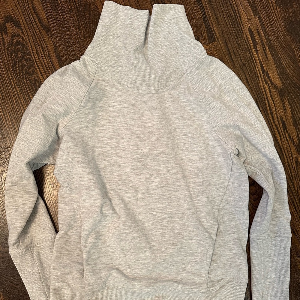 Lululemon Gray Turtleneck Sweatshirt